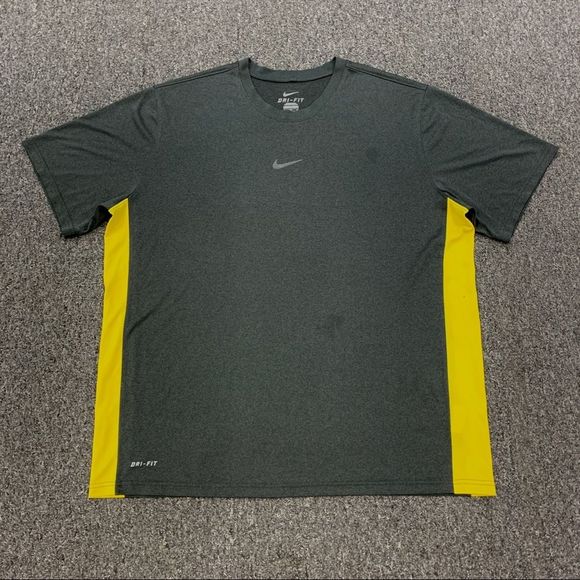 Nike Middle Swoosh Dri Fit Tee